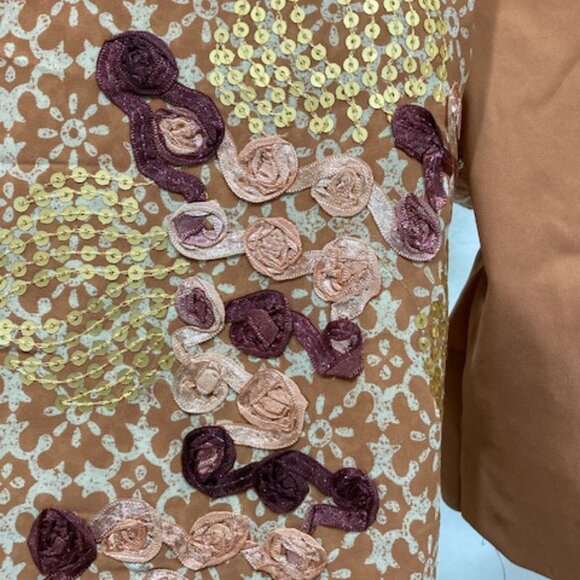 Peach embroidered sari with blouse. - Picture 4 of 4